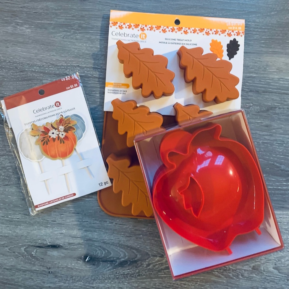 2pc Bakeware- Mini Pie Mold, Silicone Treat Mold + 12pc Pumpkin Toppers NWT